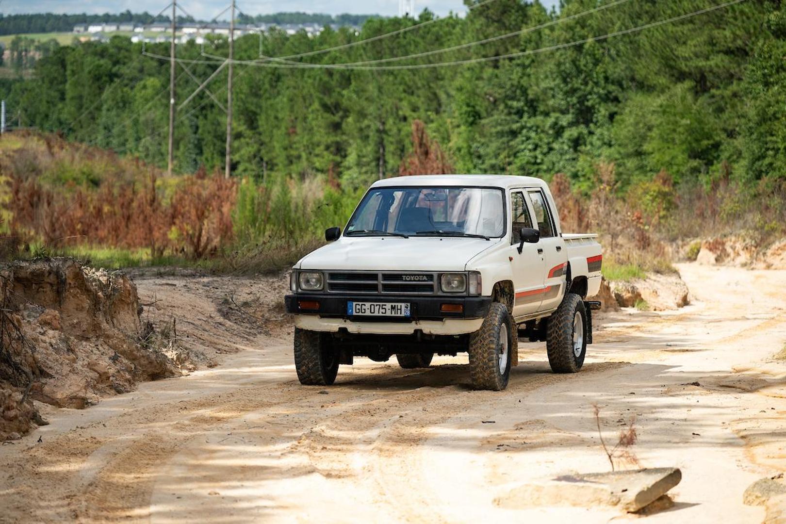 toyota-hilux-pickup-for-sale-lhd-02