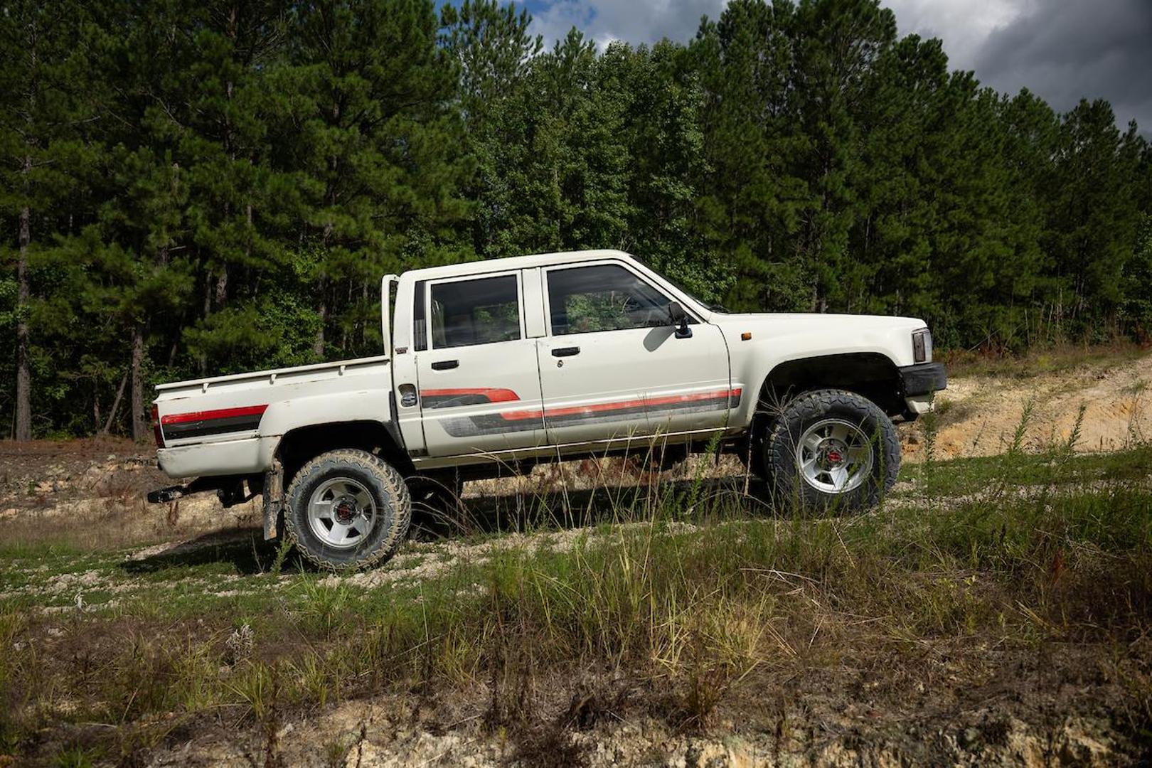 toyota-hilux-pickup-for-sale-lhd-05