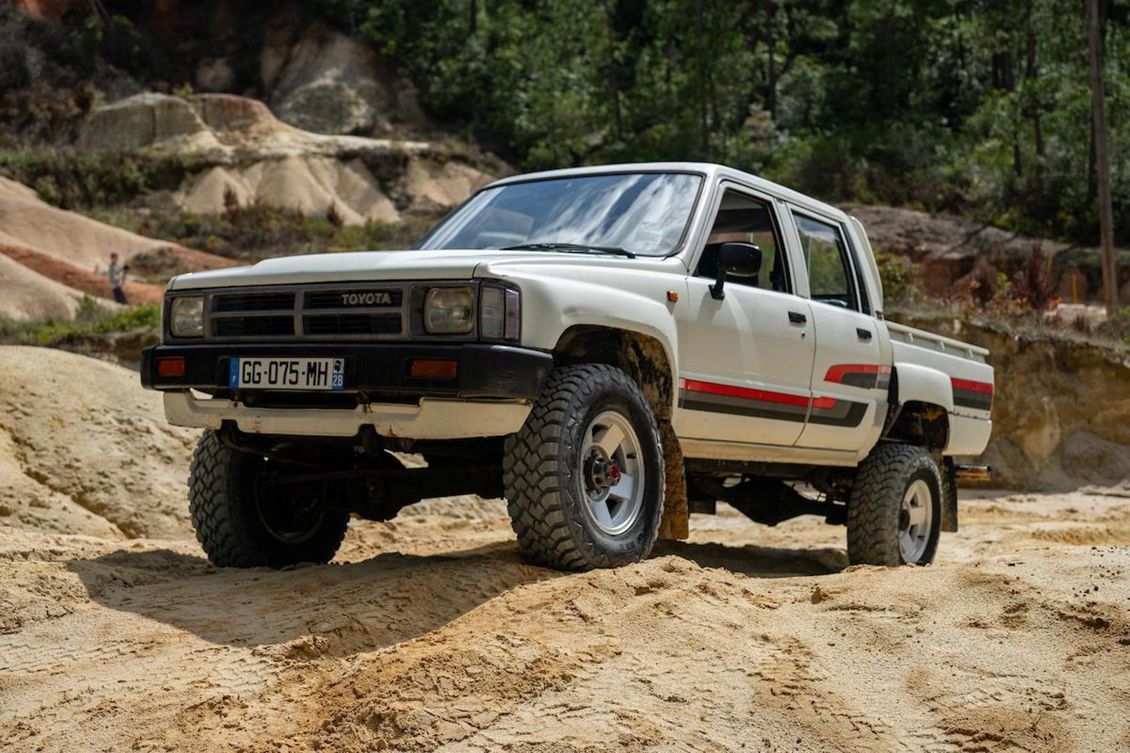 toyota-hilux-pickup-for-sale-lhd-06