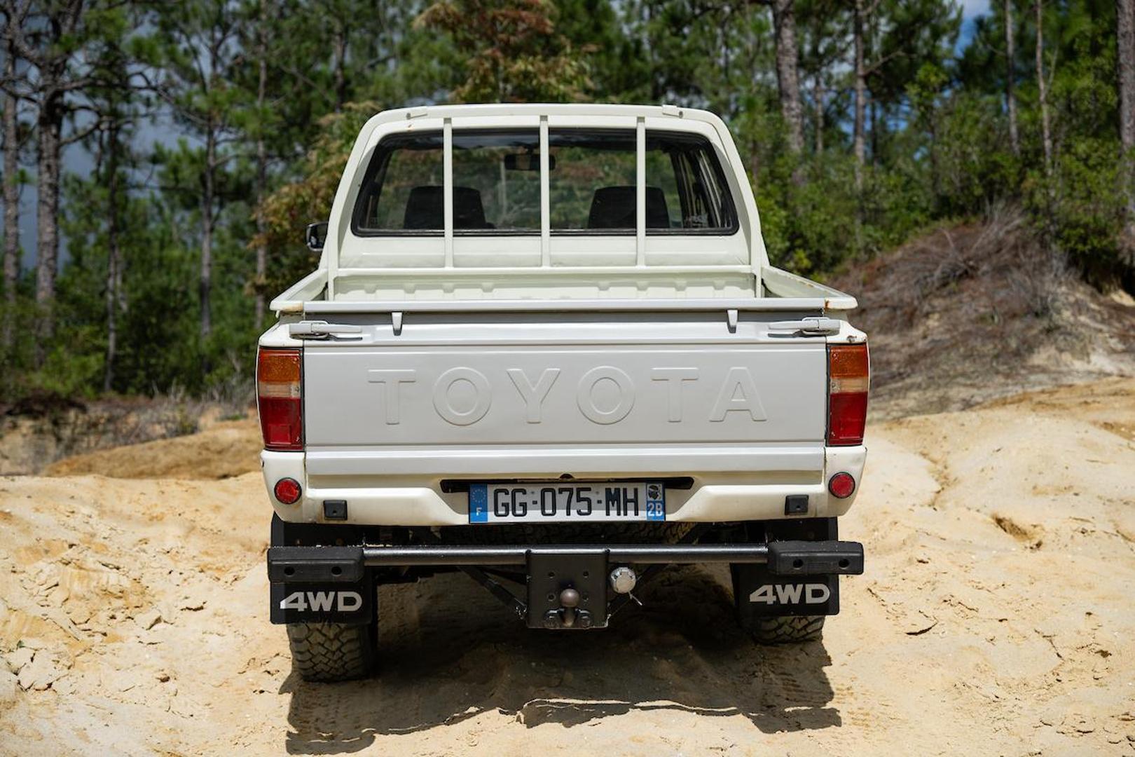 toyota-hilux-pickup-for-sale-lhd-09