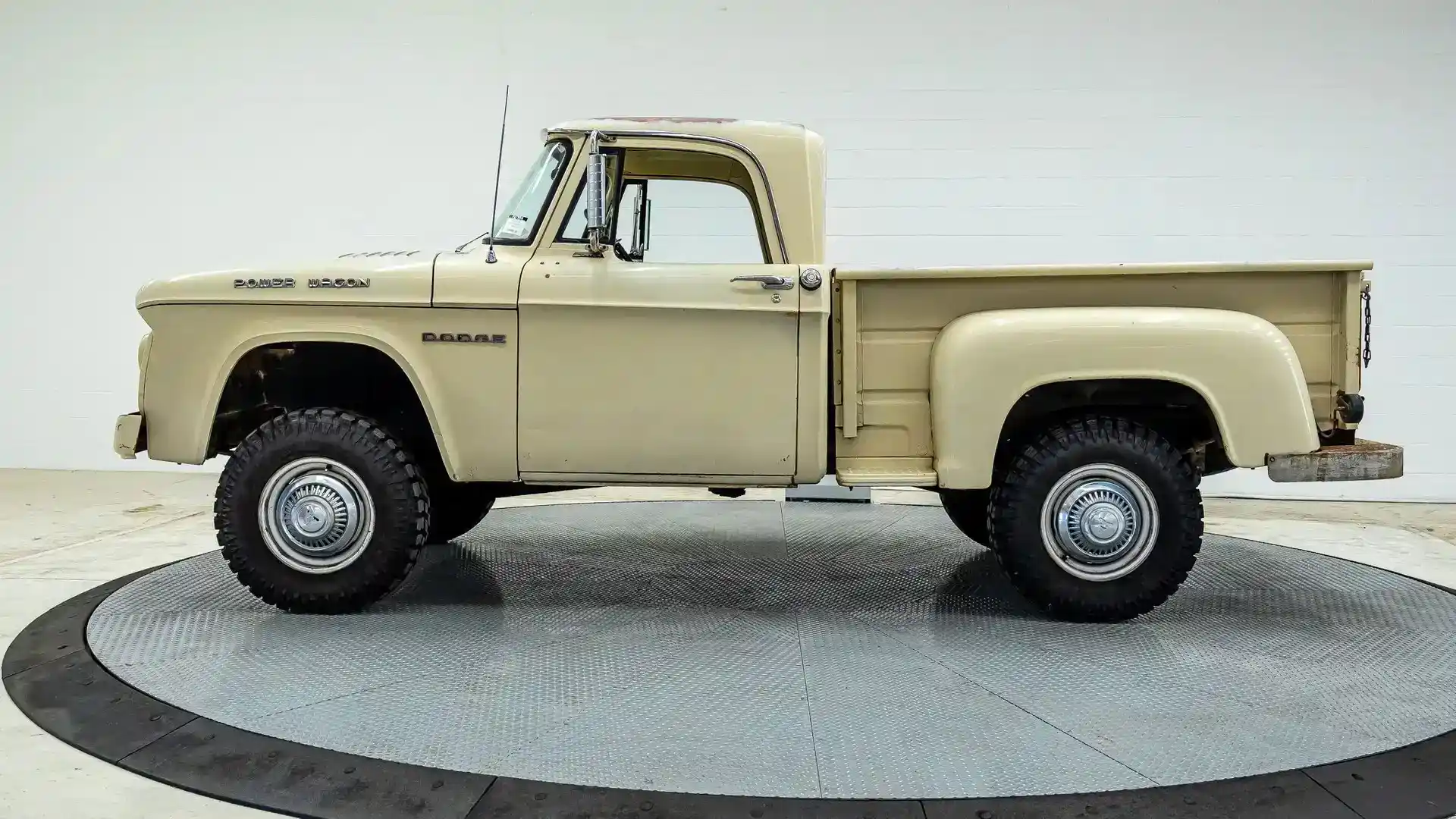 1963-dodge-power-wagon-for-sale-10