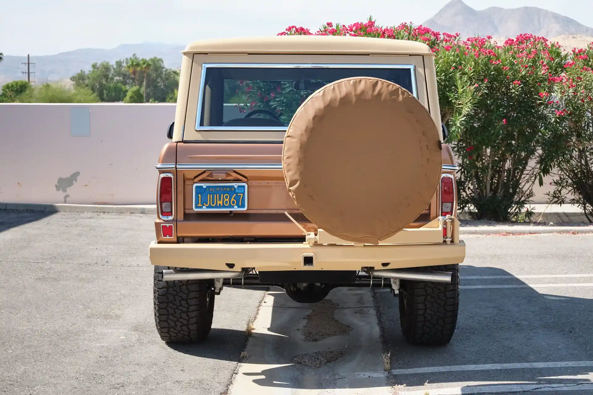 1973-ford-bronco-sport-for-sale-02