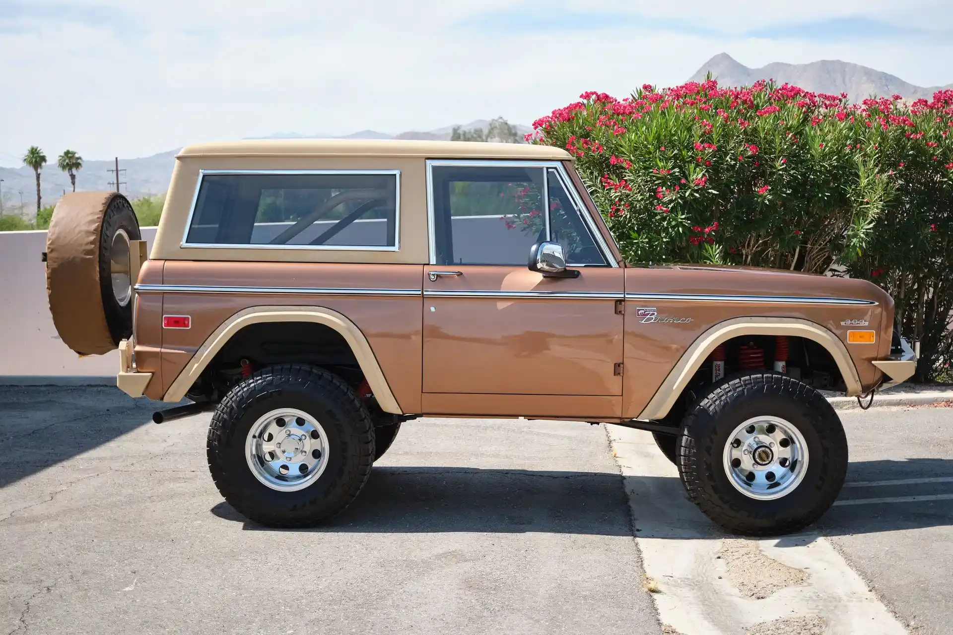 1973-ford-bronco-sport-for-sale-07