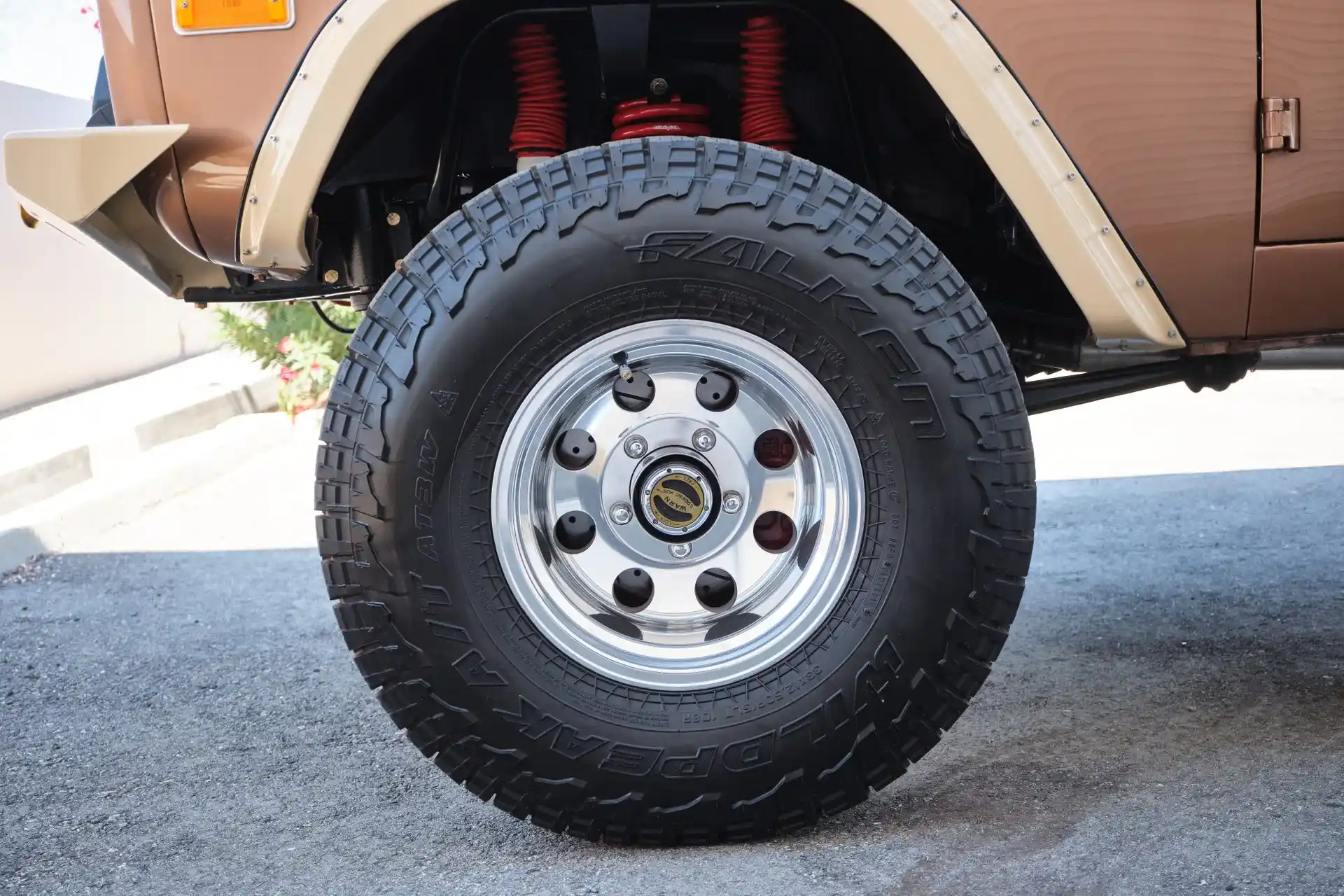 1973-ford-bronco-sport-for-sale-09