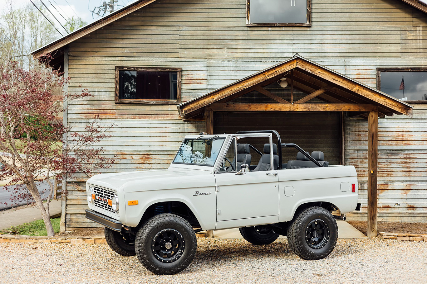 1977-ford-bronco-avalanche-gray-02