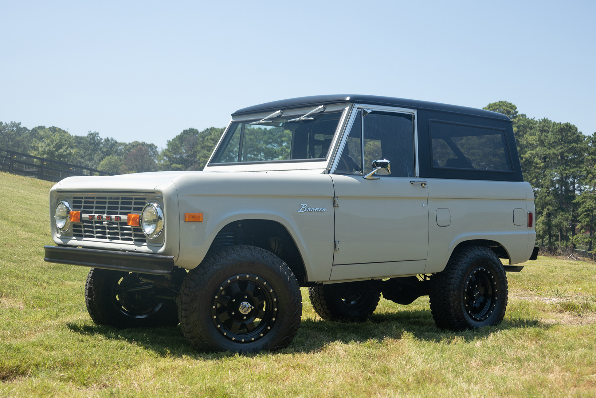 1977-ford-bronco-avalanche-gray-08