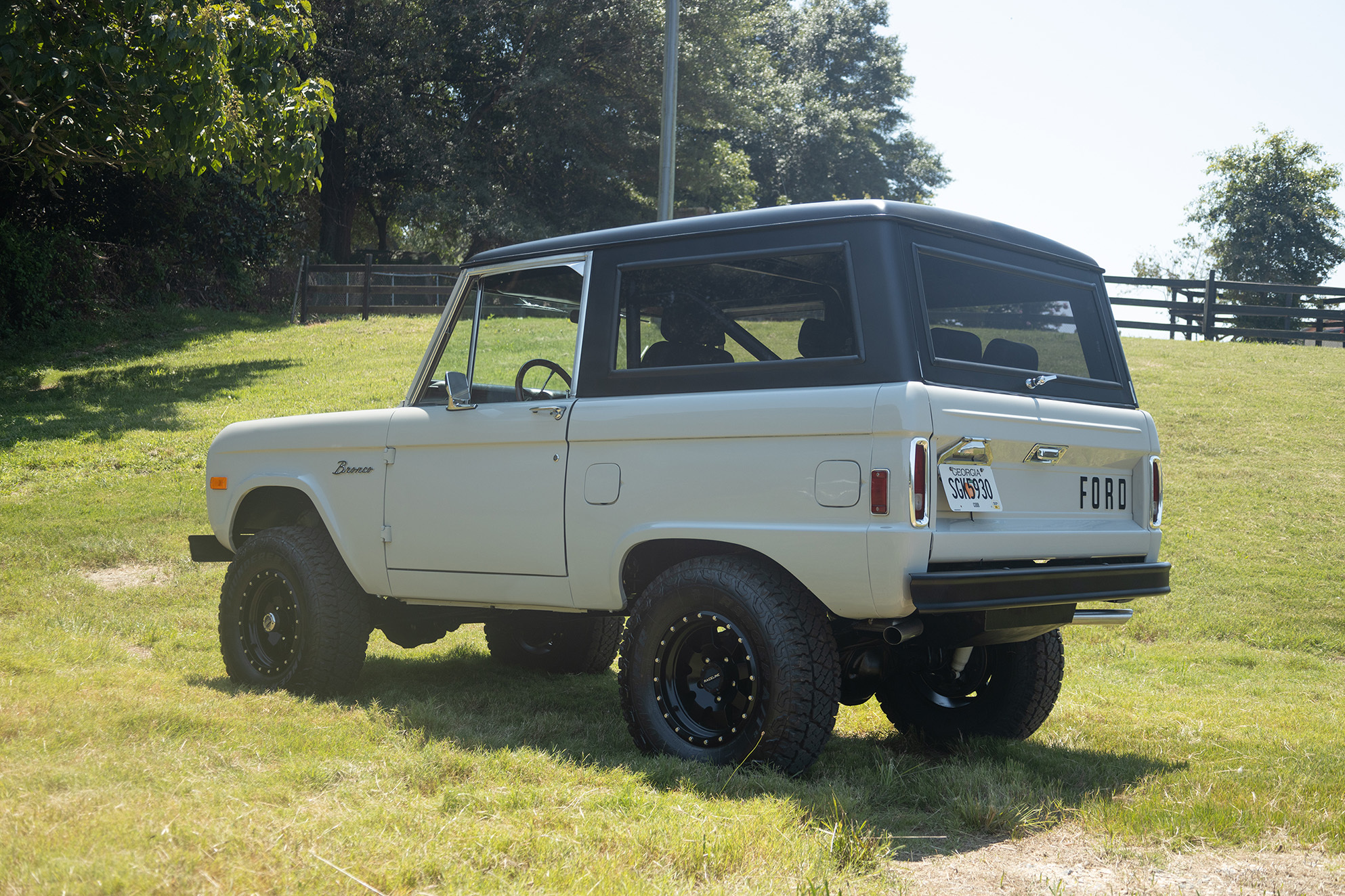 1977-ford-bronco-avalanche-gray-09