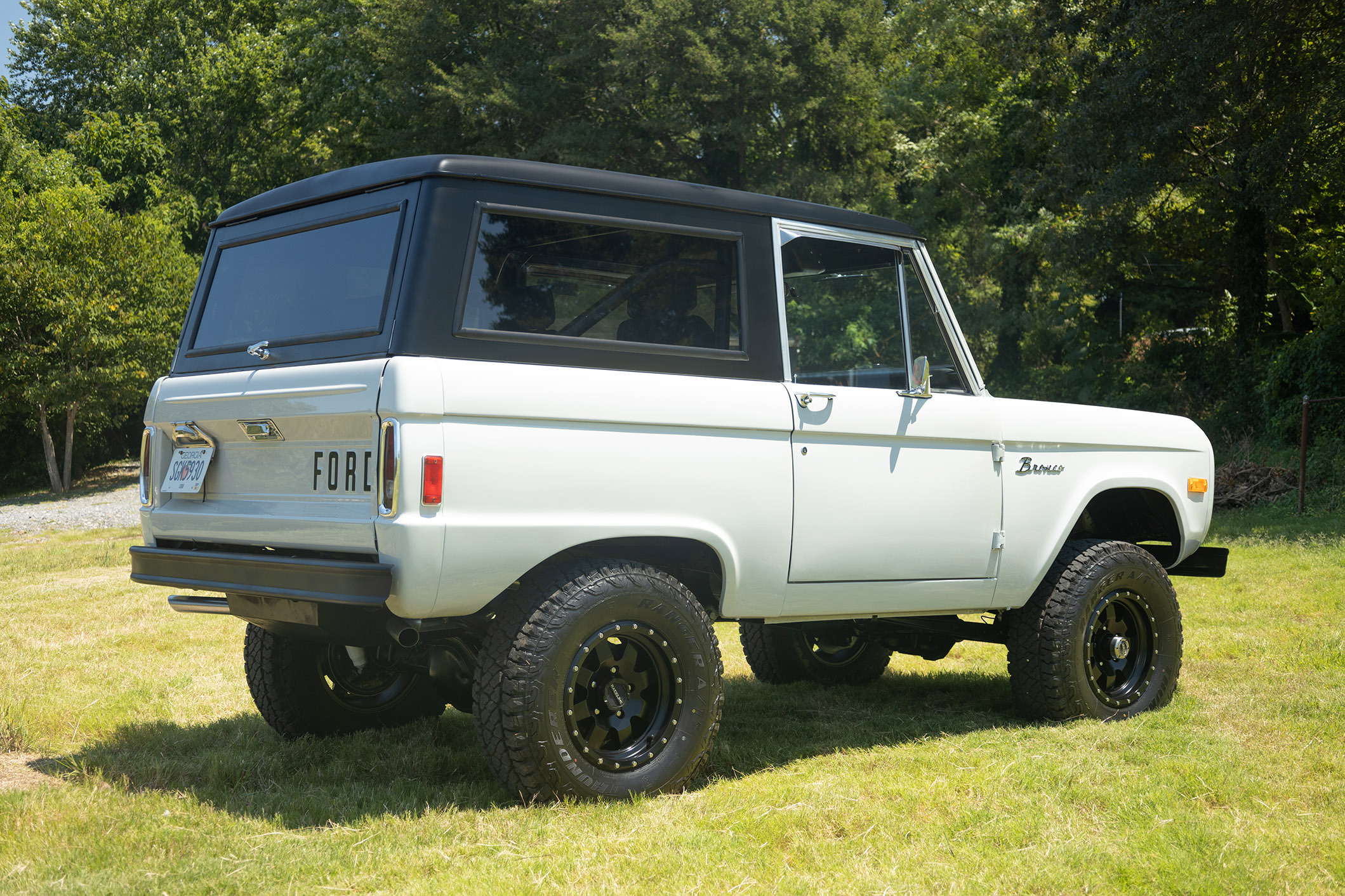 1977-ford-bronco-avalanche-gray-10