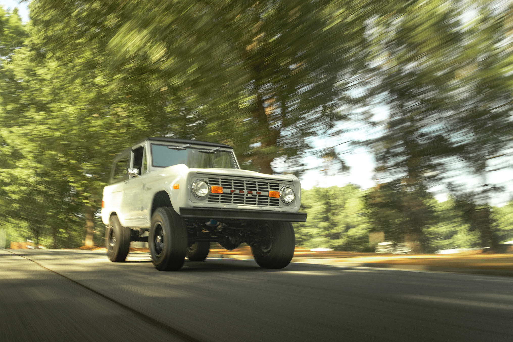 1977-ford-bronco-avalanche-gray-18