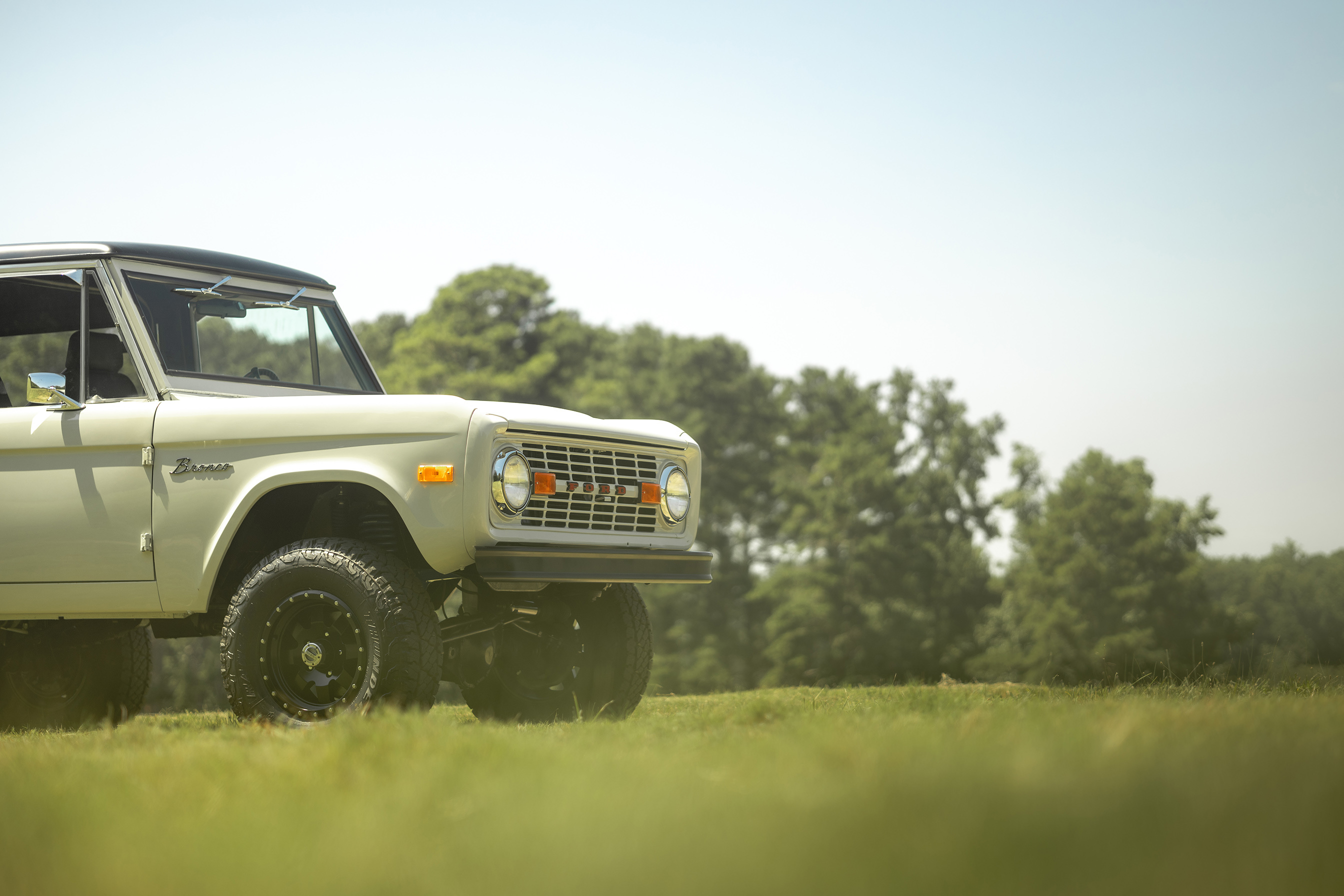 1977-ford-bronco-avalanche-gray-27