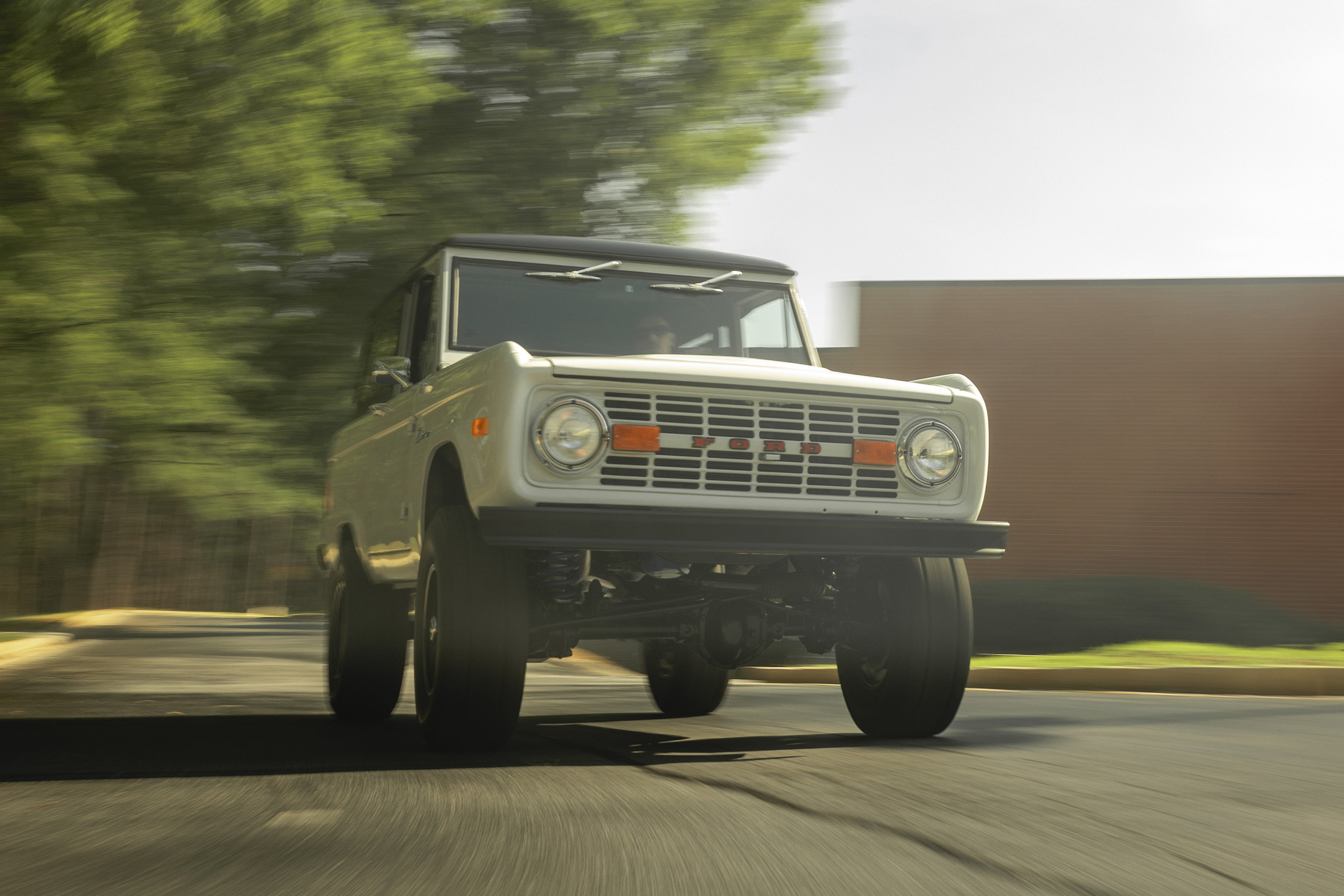 1977-ford-bronco-avalanche-gray-28