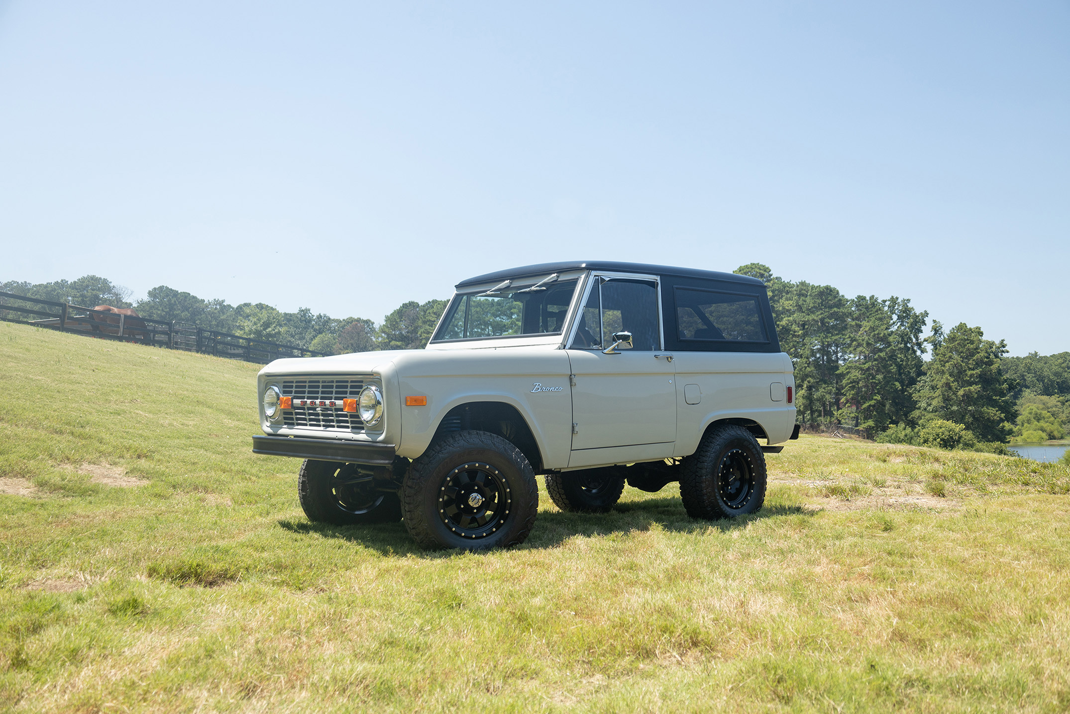 1977-ford-bronco-avalanche-gray-30