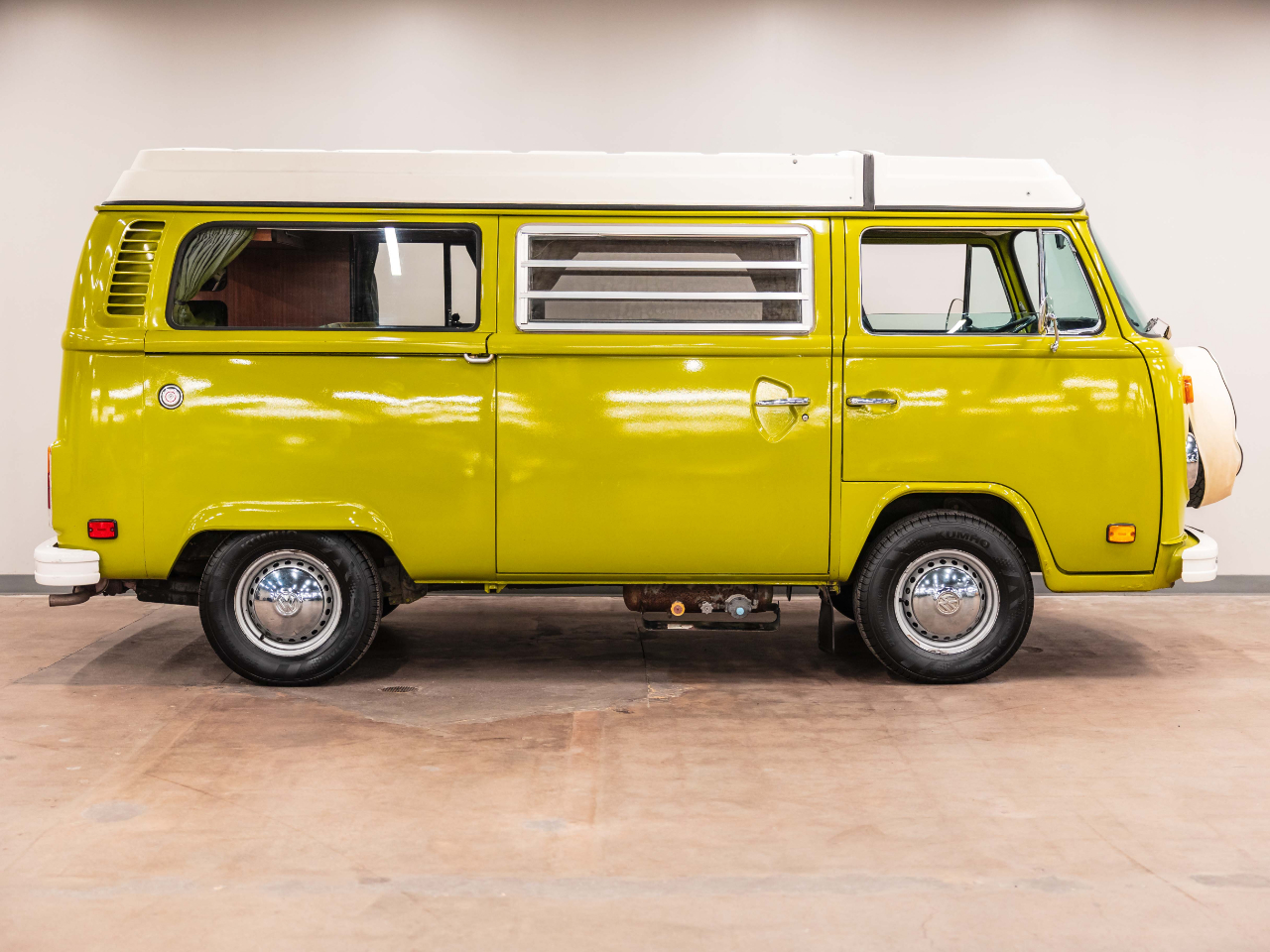 1977-volkswagen-westfalia-camper-type-2-for-sale-03