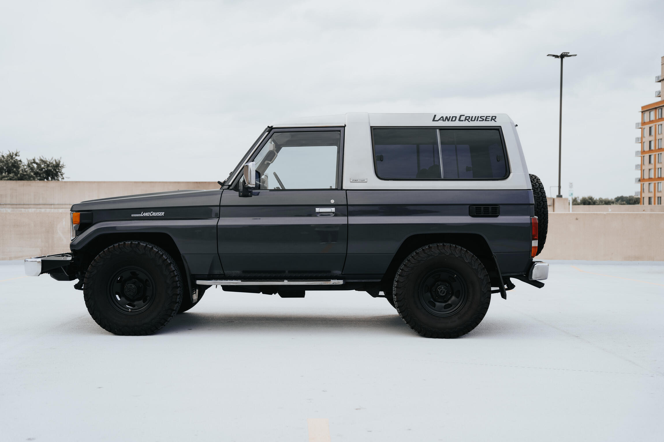 1987-toyota-land-cruiser-bj74-1