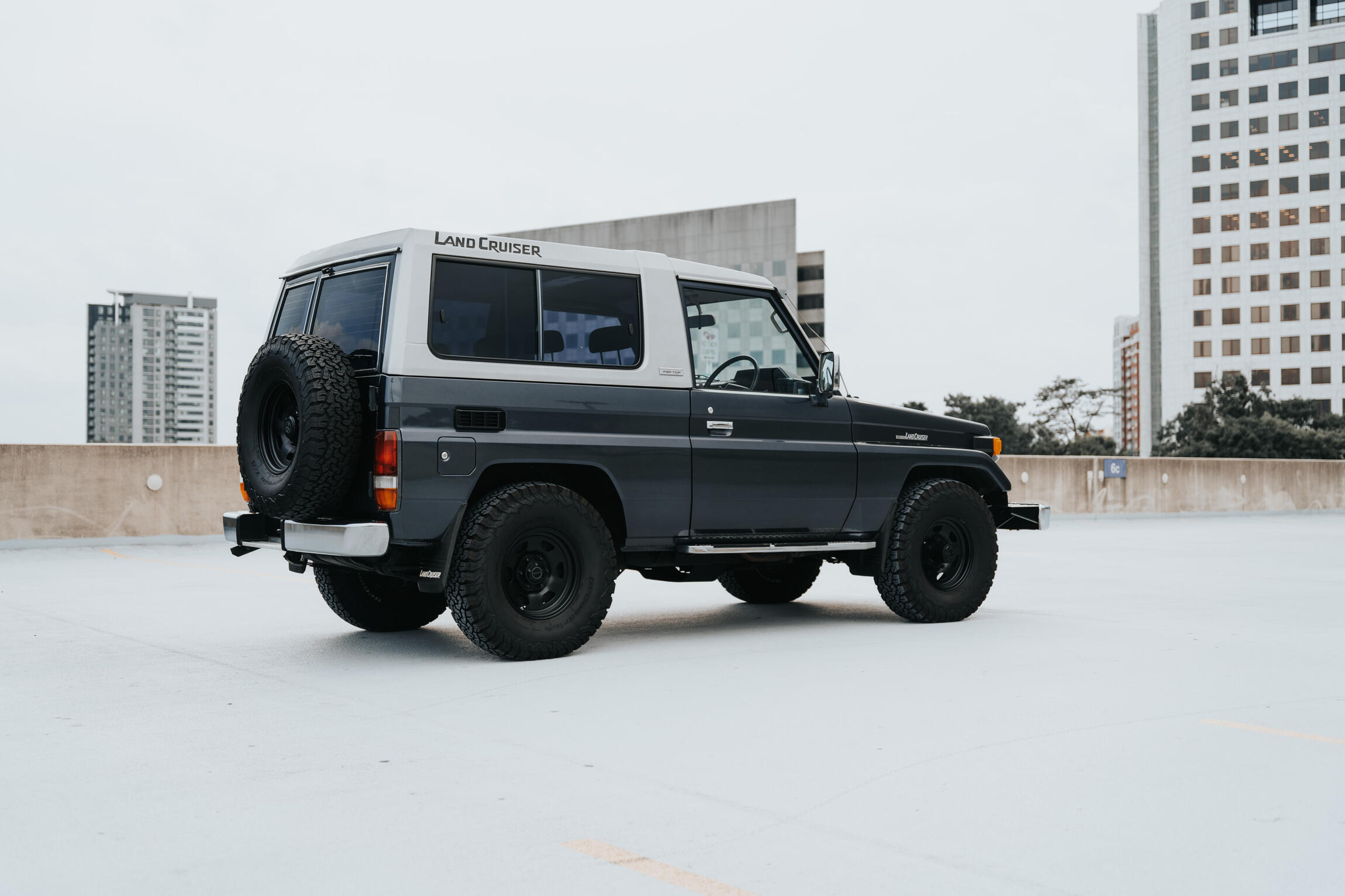 1987-toyota-land-cruiser-bj74-10