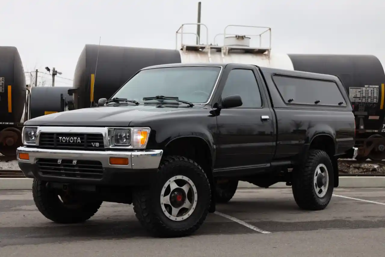 1990-toyota-pickup-for-sale-01