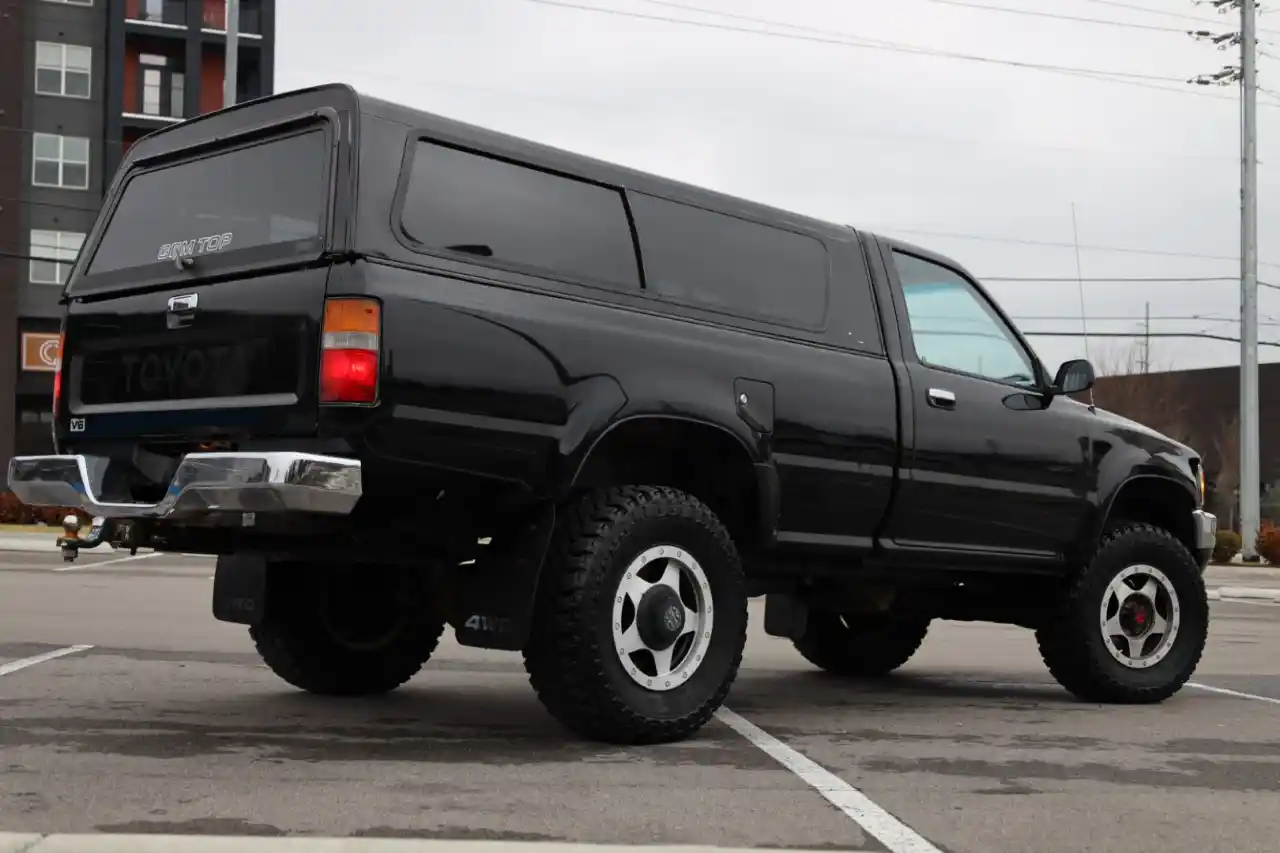 1990-toyota-pickup-for-sale-05