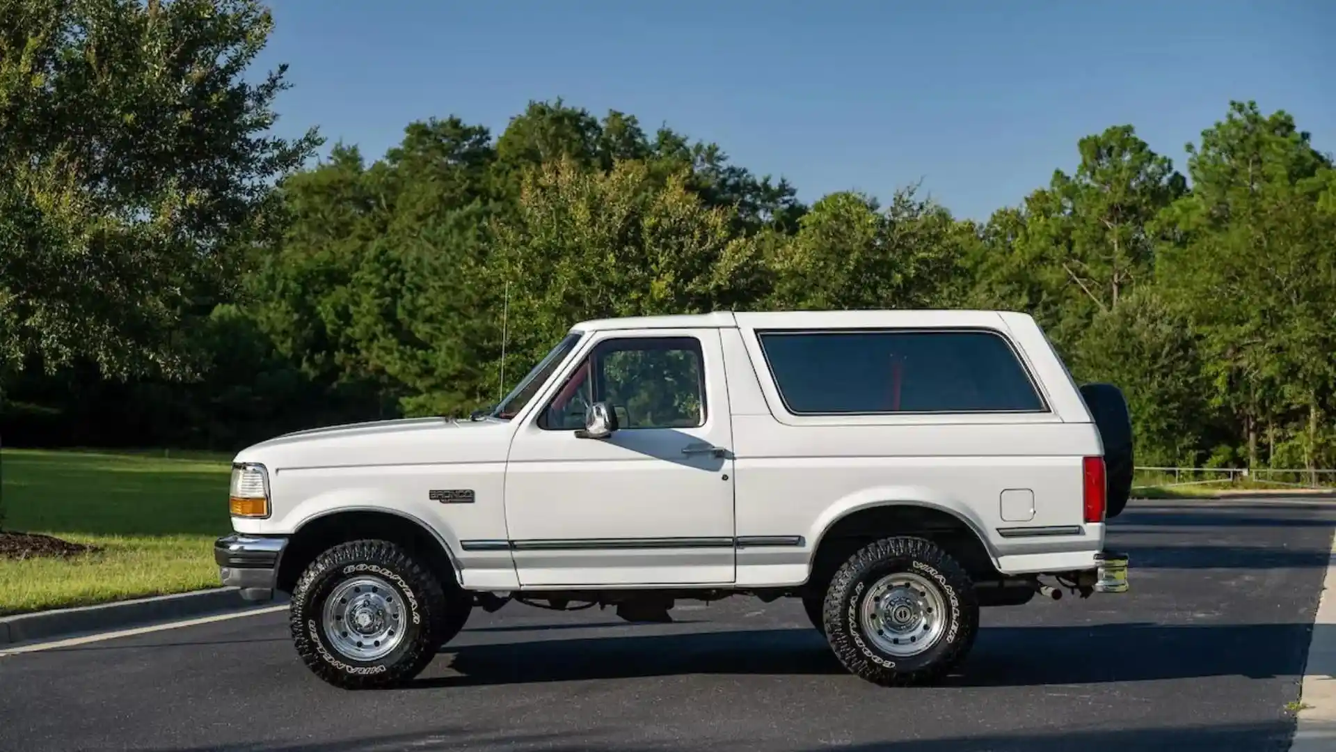 1992-ford-bronco-for-sale-01