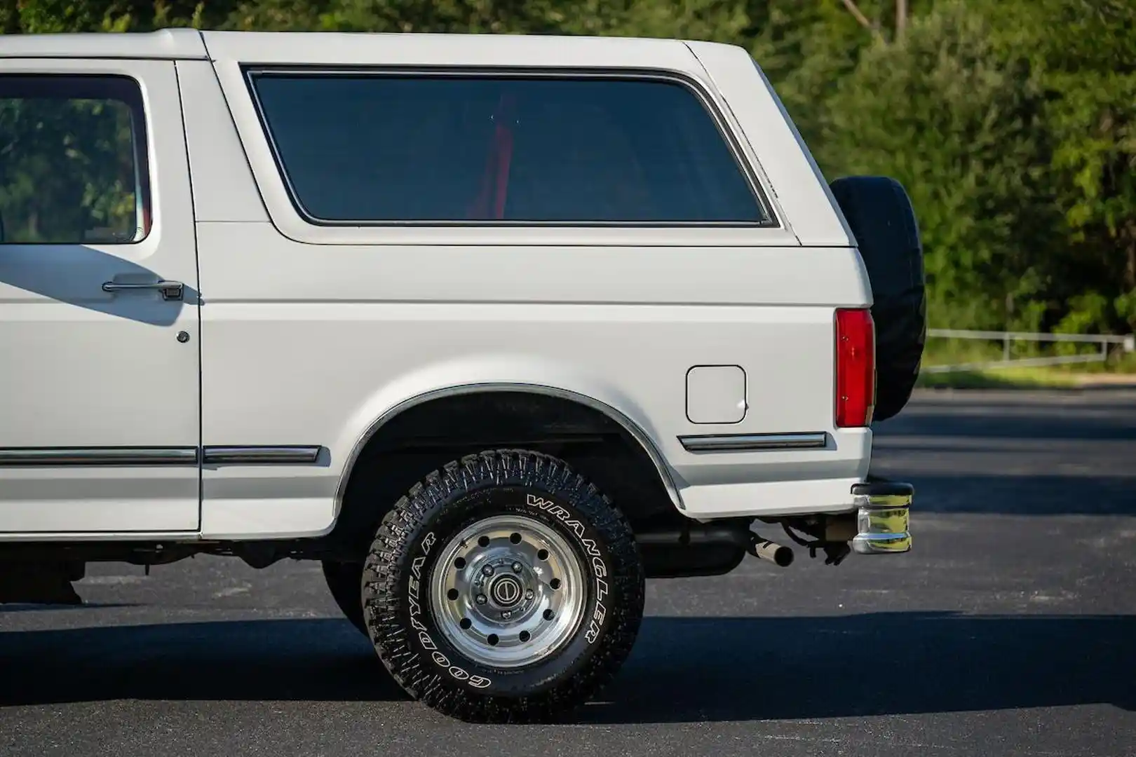 1992-ford-bronco-for-sale-03