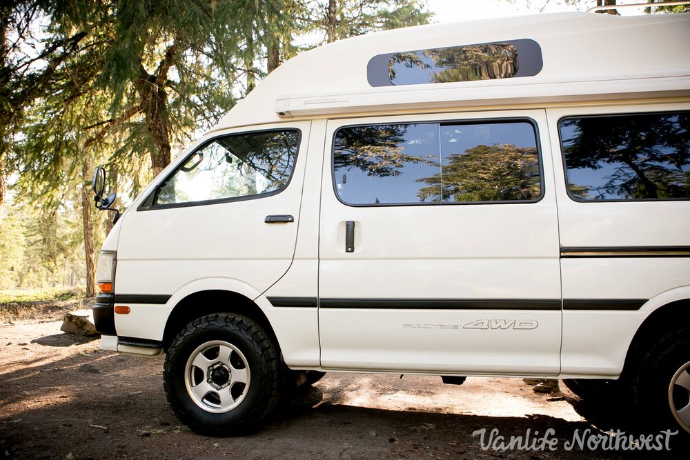 1996-toyota-hiace-hitop-camper-for-sale-01