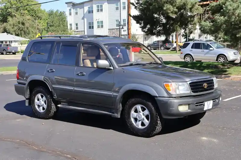 2000-toyota-land-cruiser-for-sale-01