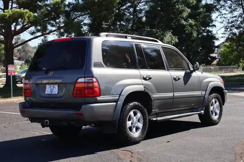 2000-toyota-land-cruiser-for-sale-03