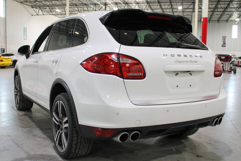 2013-porsche-cayenne-turbo-for-sale-03