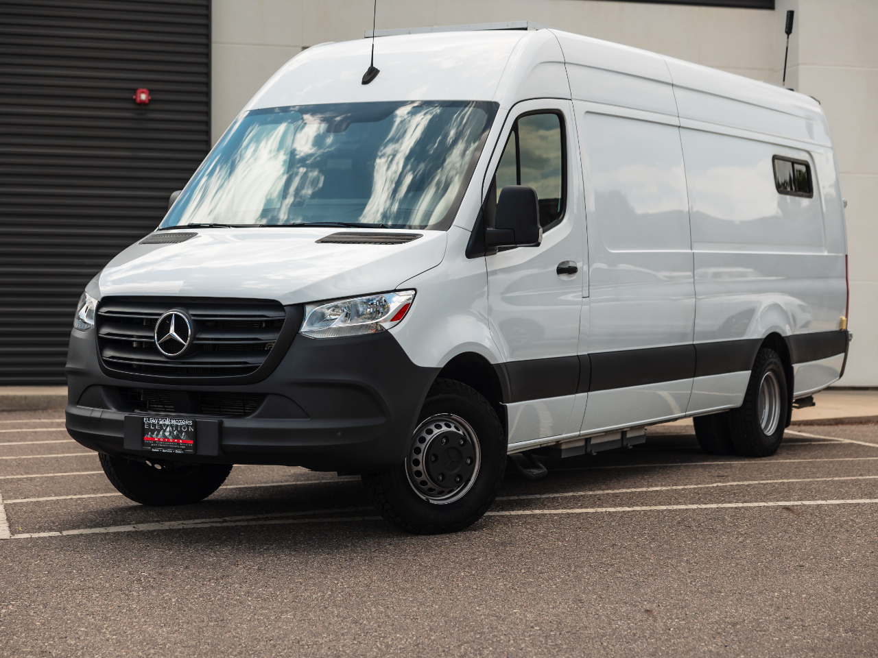 2019-Mercedes-Benz-Sprinter-3500-wagon-01