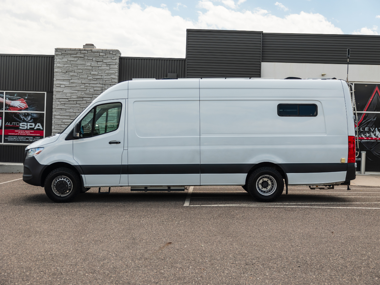 2019-Mercedes-Benz-Sprinter-3500-wagon-03