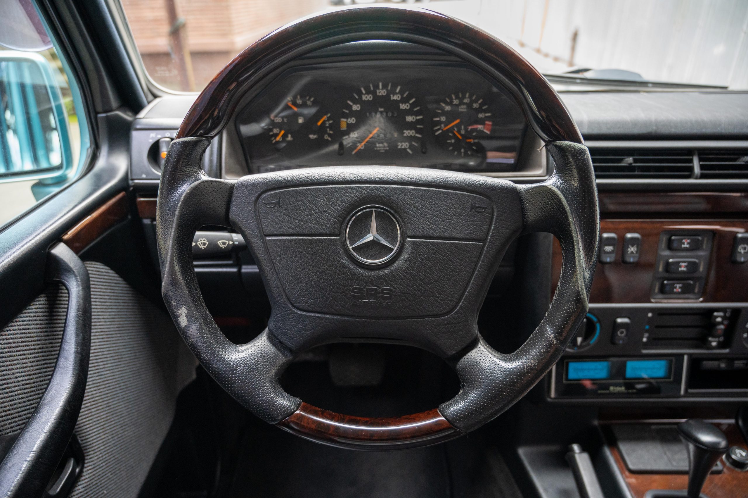 classic-mercedes-g320-for-sale-09