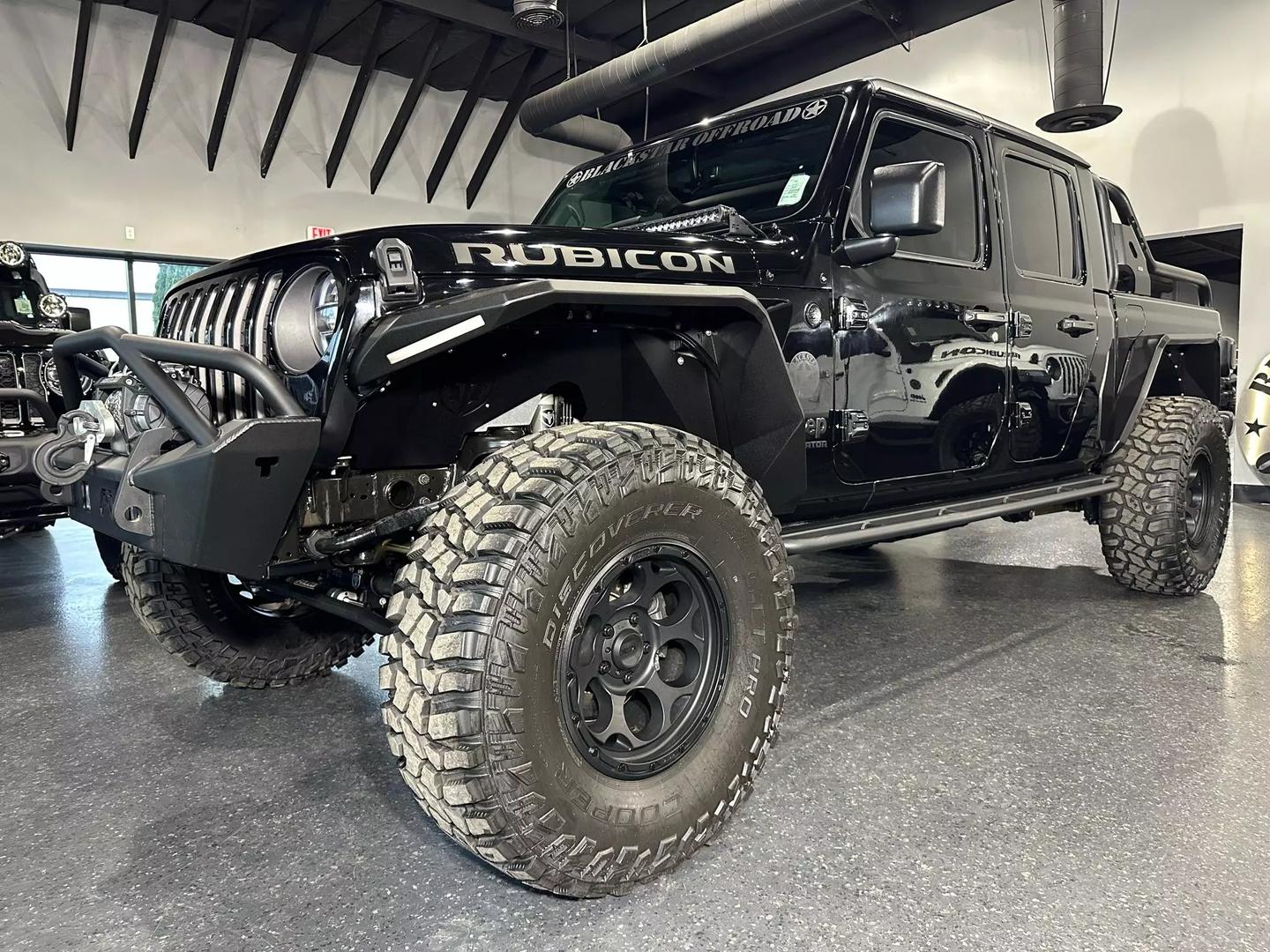 modified-2021-jeep-gladiator-rubicon-for-sale-03