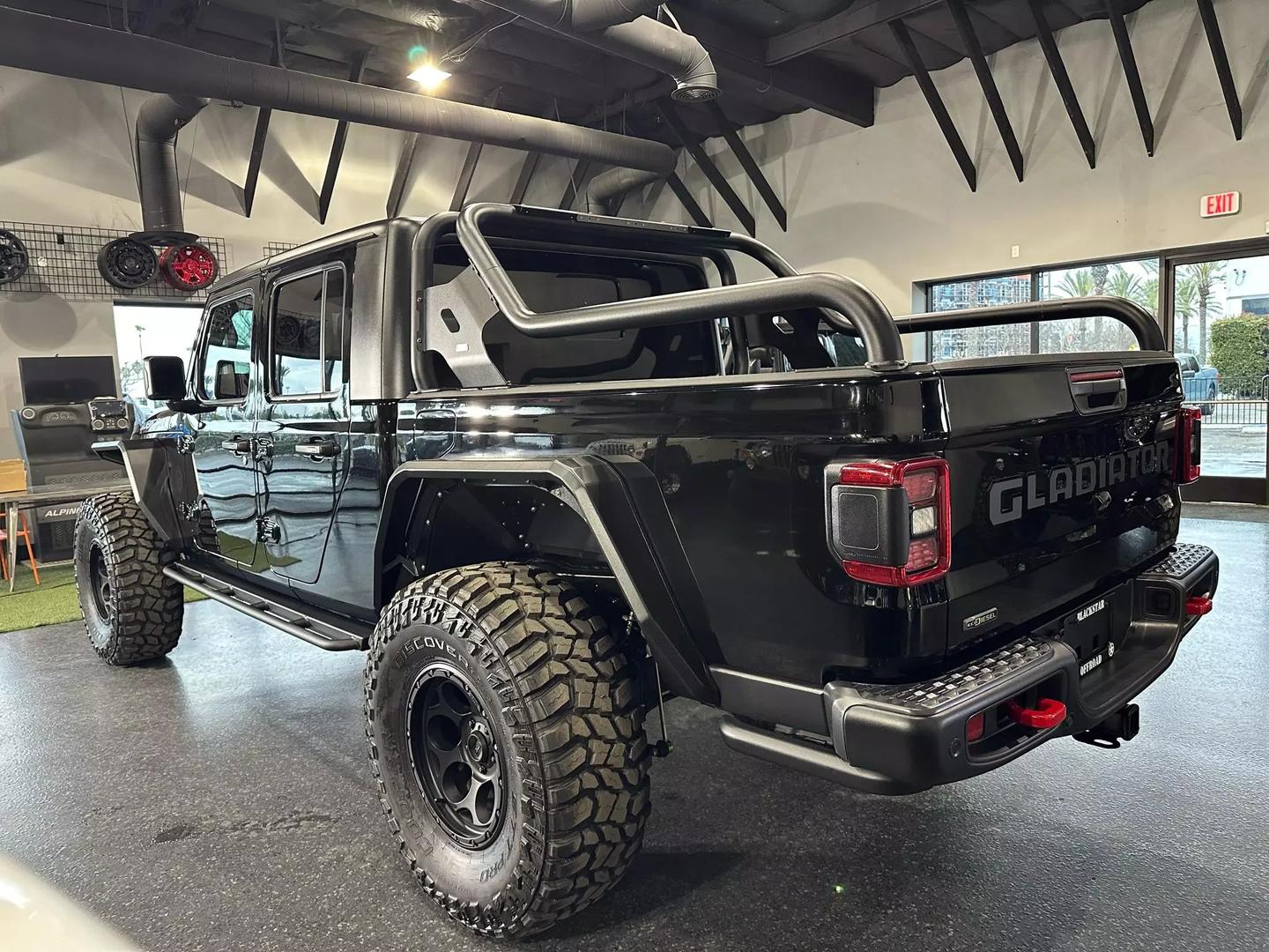 modified-2021-jeep-gladiator-rubicon-for-sale-05