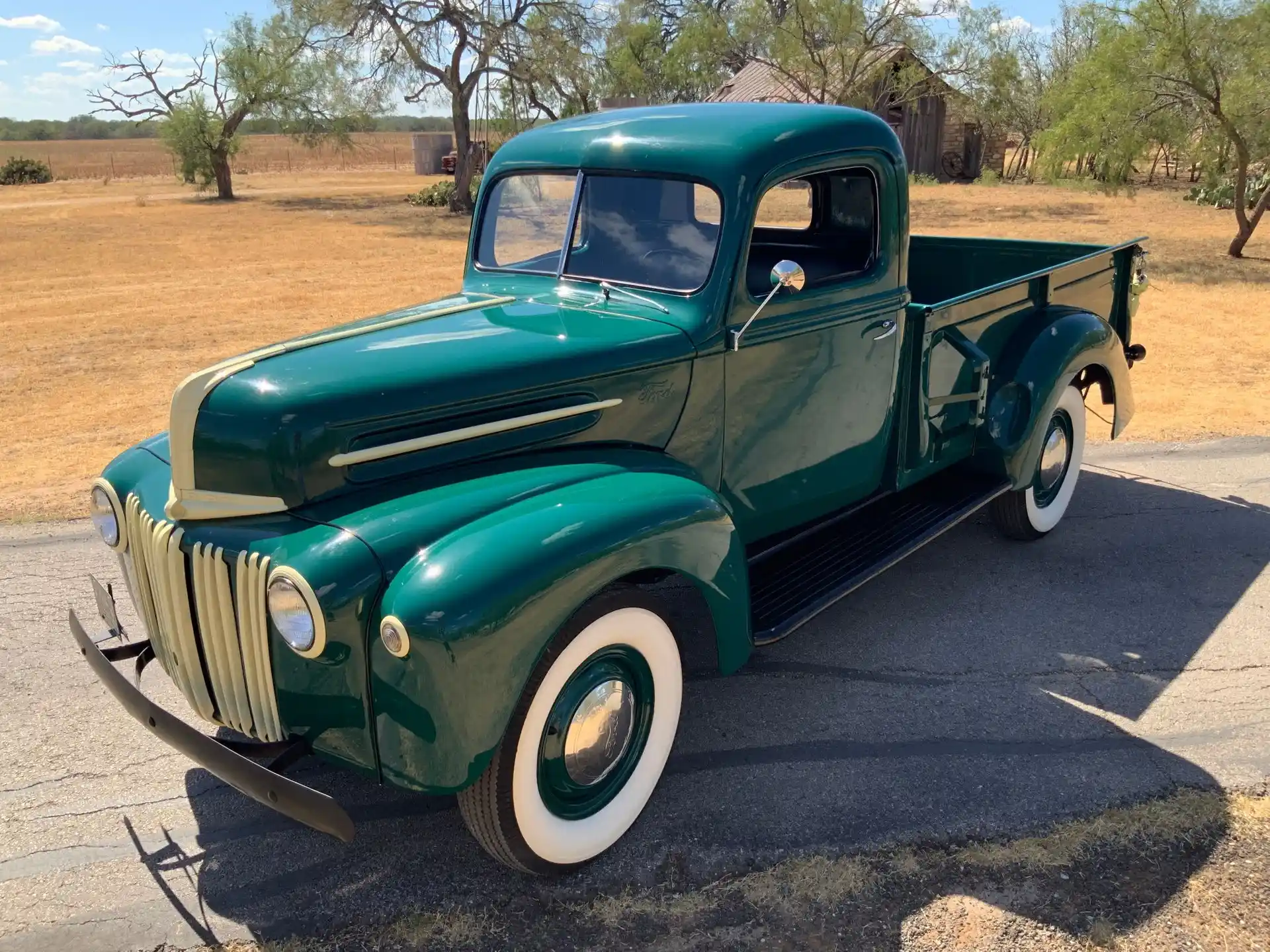 1946-ford-1-ton-pickup-for-sale-01