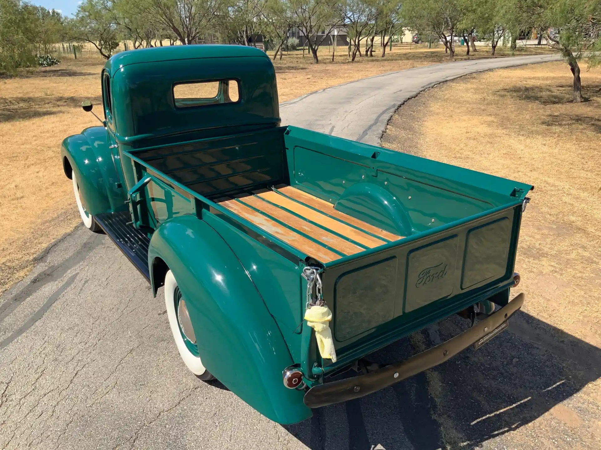 1946-ford-1-ton-pickup-for-sale-03