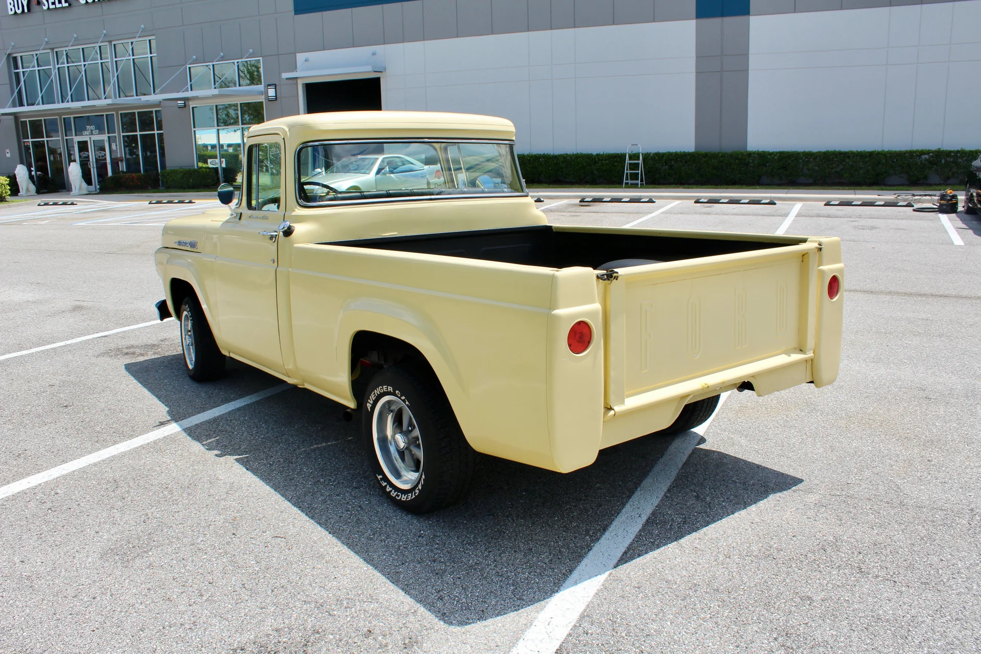 1960-ford-f100-custom-cab-for-sale-06