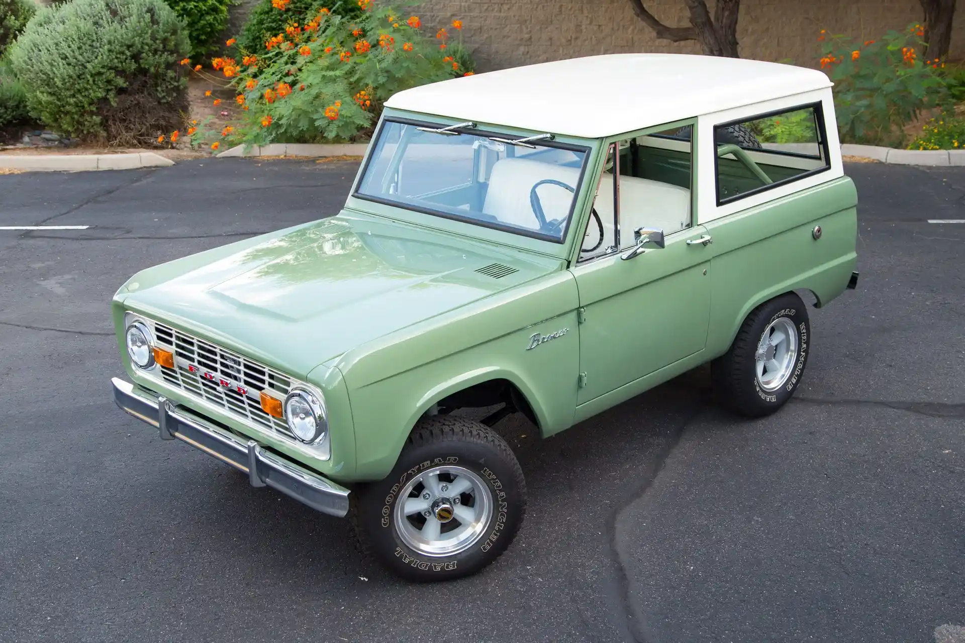 1969-ford-bronco-for-sale-03