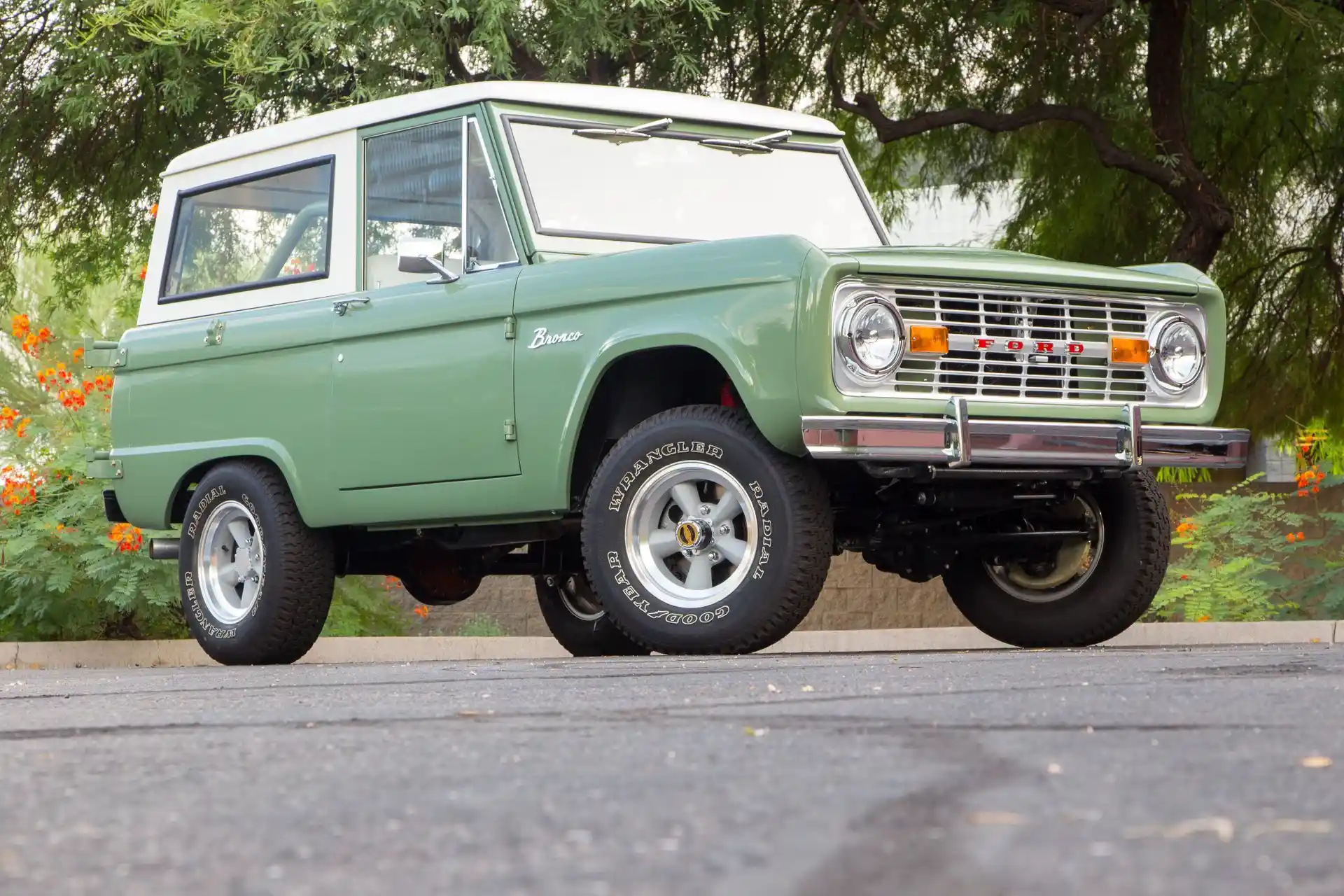 1969-ford-bronco-for-sale-09