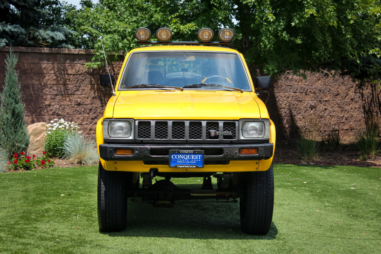 1983-toyota-pickup-deluxe-for-sale-01