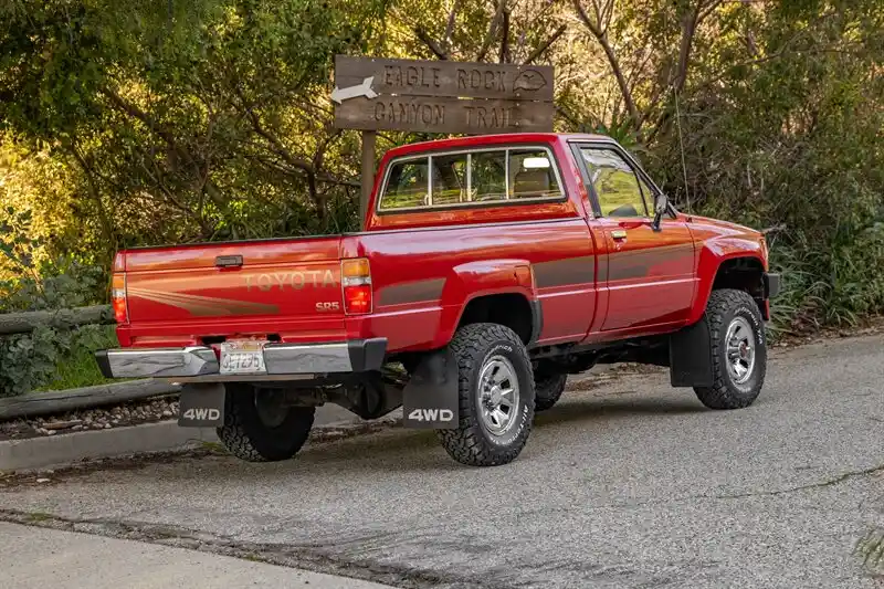 1986-toyota-pickup-sr5-truck-for-sale-02