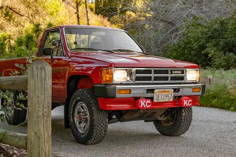 1986-toyota-pickup-sr5-truck-for-sale-03