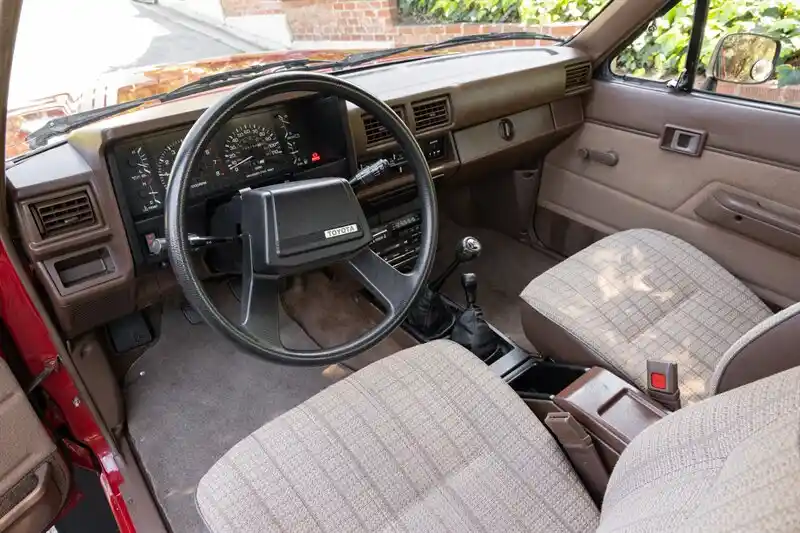 1986-toyota-pickup-sr5-truck-for-sale-17