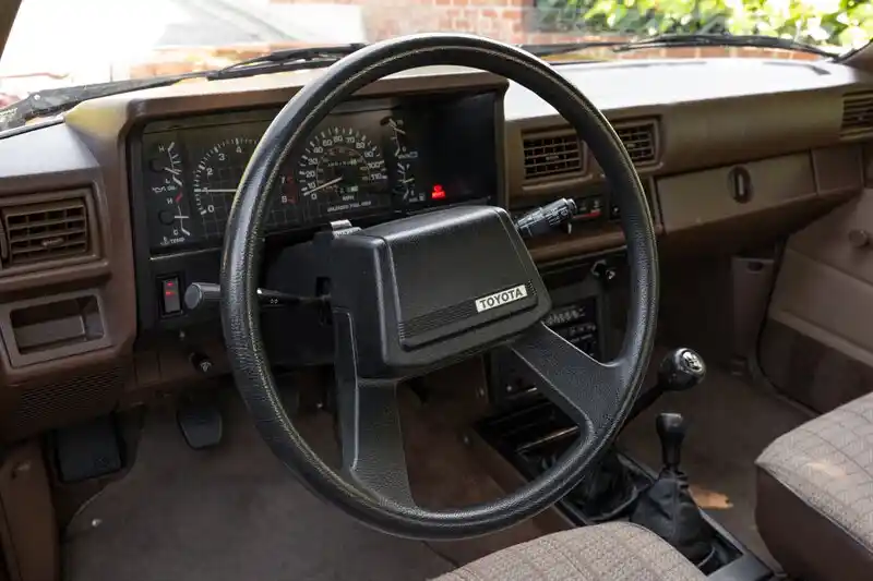 1986-toyota-pickup-sr5-truck-for-sale-19