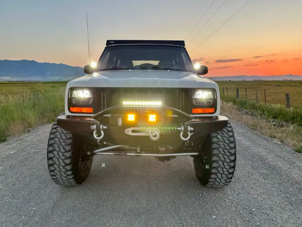 1998-Jeep-Cherokee-Classic-XJ-RestoMod-03