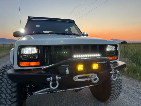 1998-Jeep-Cherokee-Classic-XJ-RestoMod-05