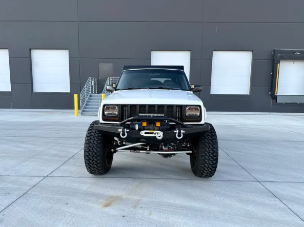 1998-Jeep-Cherokee-Classic-XJ-RestoMod-09