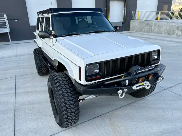 1998-Jeep-Cherokee-Classic-XJ-RestoMod-12