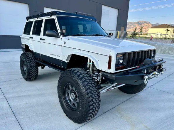 1998-Jeep-Cherokee-Classic-XJ-RestoMod-16