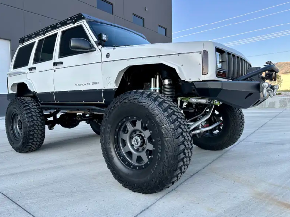 1998-Jeep-Cherokee-Classic-XJ-RestoMod-18