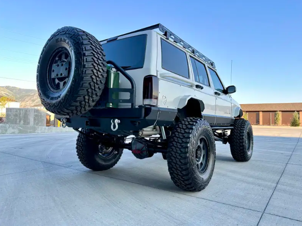 1998-Jeep-Cherokee-Classic-XJ-RestoMod-21