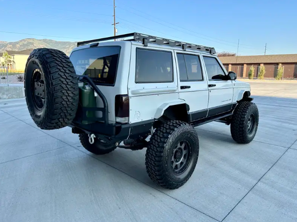 1998-Jeep-Cherokee-Classic-XJ-RestoMod-22